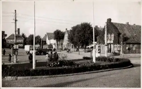 Foto Ak Oldenburg in Holstein, Marktplatz, Fachwerkhaus, Strommast