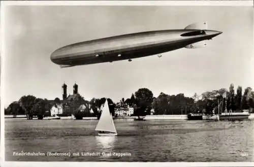 Ak Friedrichshafen am Bodensee, Graf Zeppelin, LZ 127, Im Flug