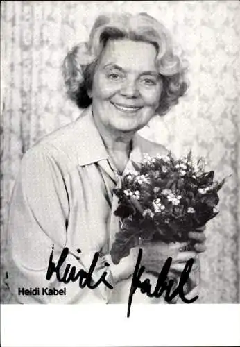 Ak Schauspielerin Heidi Kabel, Portrait, Autogramm, Blumenstrauß