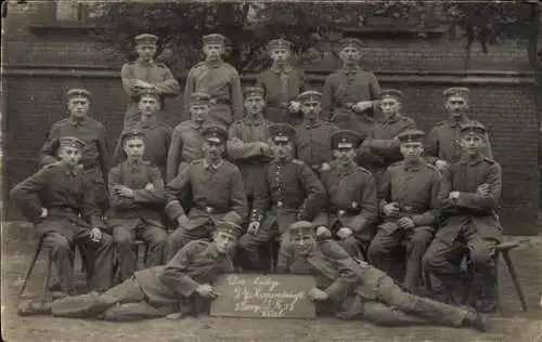 Foto Ak Wesel am Niederrhein, Soldaten, Gruppenfoto, Die lustige 24. Korporalschaft