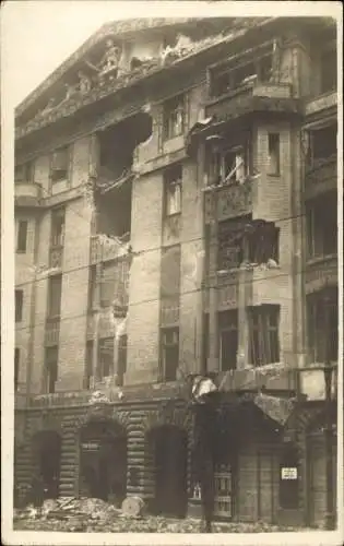 Foto Ak Berlin Mitte, beschädigtes Gebäude, Straßenkämpfe