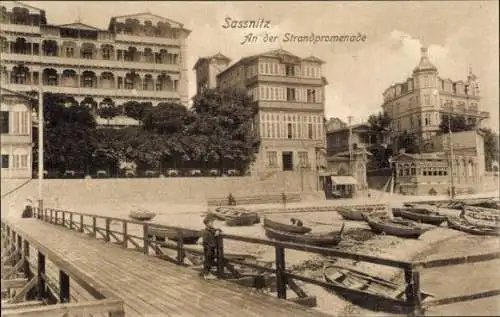 Ak Sassnitz auf Rügen, Strandpromenade, Boote