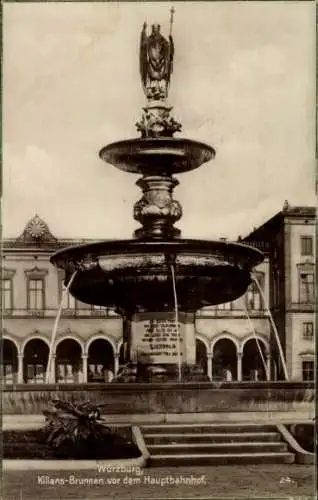 Ak Würzburg am Main Unterfranken, Hauptbahnhof, Kilians-Brunnen