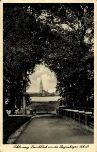 Ak Schleswig an der Schlei, Durchblick von der Bugenhagen Schule, Kirche