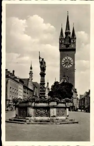 Ak Straubing a.d. Donau Niederbayern, Tiburtiusbrunnen und Stadtturm