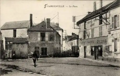 Ak Gargenville Yvelines, La Place, Lebensmittelgeschäft