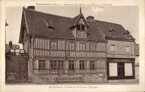 Ak Vimoutiers Orne, Ancienne Hostellerie des Moines de Jumieges, Fachwerk, Musee, Caisse d'Epargne