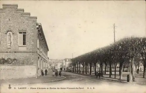 Ak Lagny Seine et Marne, Place d'Armes, Ecoles de Saint Vincent de Paul