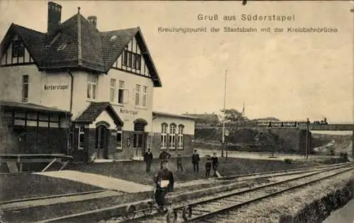 Ak Süderstapel Stapel Schleswig Holstein, Kreuzungspunkt der Staatsbahn mit Kreisbahnbrücke