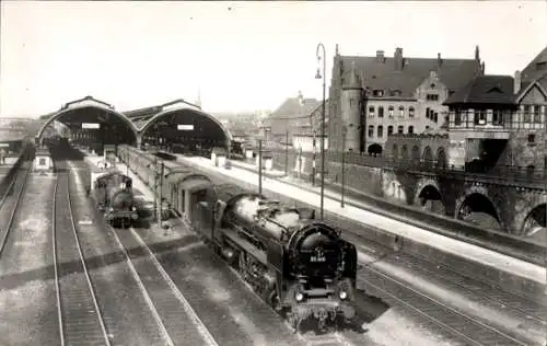 Foto Ak Hagen in Westfalen, Hauptbahnhof, Gleisseite, Dampflok 55 007, 01 004