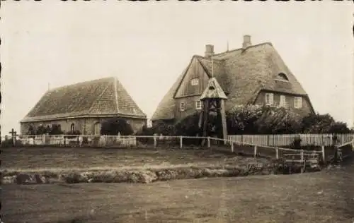 Foto Ak Hallig Hooge in Nordfriesland, Partie an der Kirche