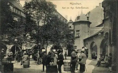 Ak München Bayern, Hof im Kgl. Hofbräuhaus