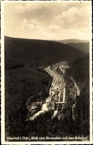 Ak Oberhof Thür., Blick vom Bärenstein auf den Bahnhof, Eisenbahn