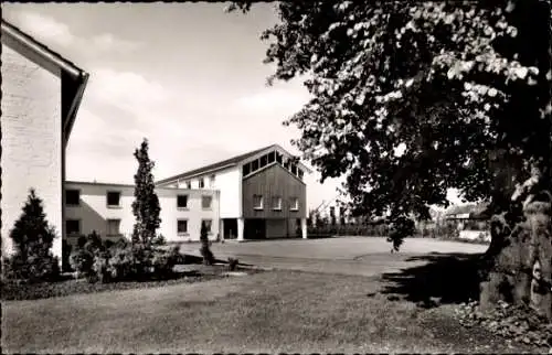 Ak Korschenbroich am Niederrhein, Kreis-Altersheim, Außenansicht vom Garten