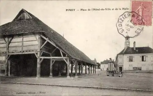 Ak Piney Aube, Place de Hotel de Ville, Halle