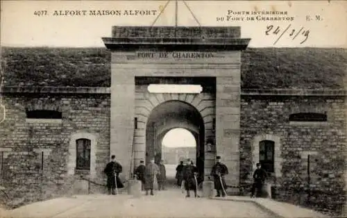 Ak Maisons Alfort Val de Marne, Fort de Charenton, Porte interieure