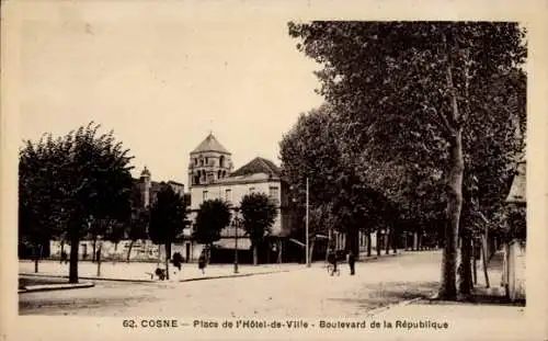 Ak Cosne Nièvre, Place de l'Hotel de Ville, Boulevard de la Republique