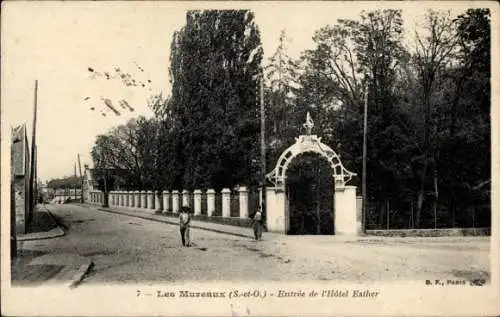 Ak Les Mureaux Yvelines, Eingang zum Hôtel Esther