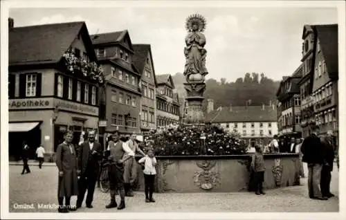 Ak Schwäbisch Gmünd im Ostalbkreis, Teilansicht, Johannis-Apotheke, Marktbrunnen