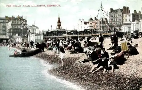 Ak Brighton East Sussex England, Strand in der Nähe des Aquariums