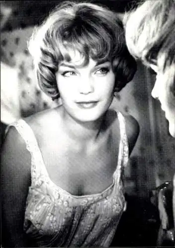 Ak Schauspielerin Romy Schneider, Portrait, Unterkleid