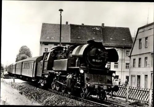 Ak Deutsche Eisenbahn, Dampflokomotive Baureihe 65.10, 65 1031 mit P 6051, Schmölln Sommer 1977