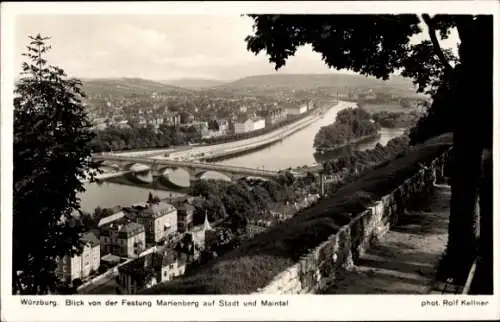 Ak Würzburg am Main Unterfranken, Blick von der Festung Marienberg auf Stadt und Maintal