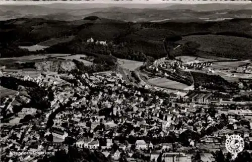 Ak Attendorn im Sauerland, Gesamtansicht, Fliegeraufnahme