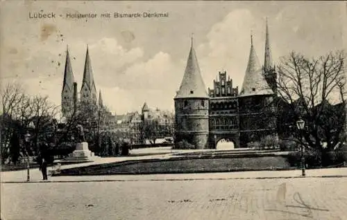 Ak Hansestadt Lübeck, Holstentor, Bismarck-Denkmal