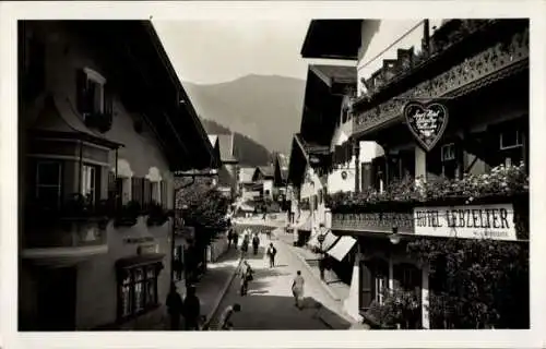 Ak Zell am See in Salzburg, Straßenpartie, Hotel Lebzelter