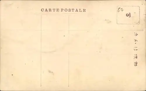 Ak Japan, Einheimische, Gebäude mit Strohdach