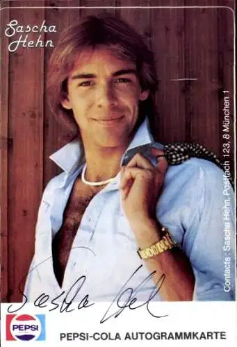 Ak Schauspieler Sascha Hehn, Standportrait, Autogramm, Pepsi Logo