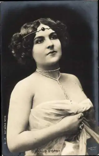 Ak Schauspielerin Maud D Orby, Portrait, Stirnband, Kette