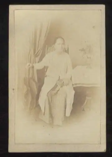 Malaysia - Originalphotographie - August Sachtler, um 1864 - Penang, einheimische Frau mit Schirm