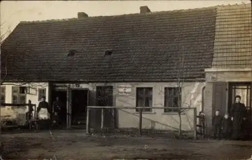 Foto Ak Etzin Ketzin an der Havel, Geschäft, Materialwaren-Verkauf