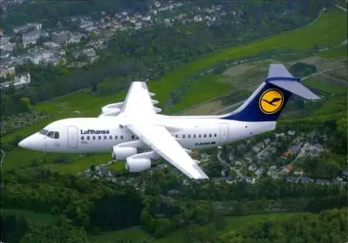 Ak Deutsches Passagierflugzeug Lufthansa, Cityliner Avro RJ85, D-AVRM