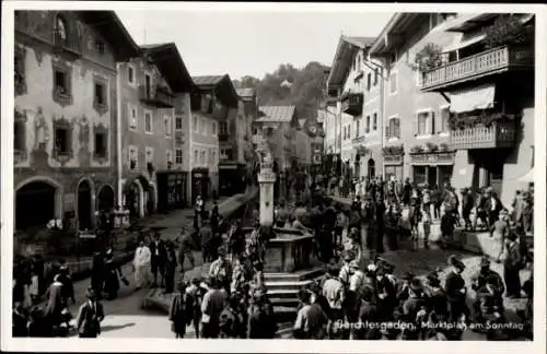 Ak Berchtesgaden in Oberbayern, Marktplatz am Sonntag