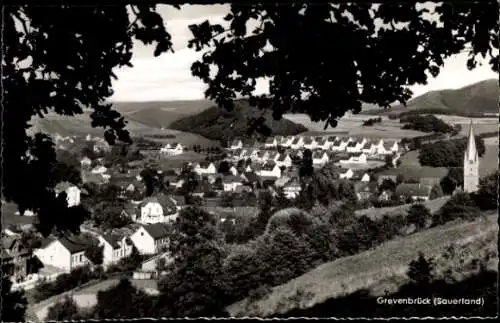 Ak Grevenbrück Lennestadt im Sauerland, Durchblick zum Ort, Kirchturm