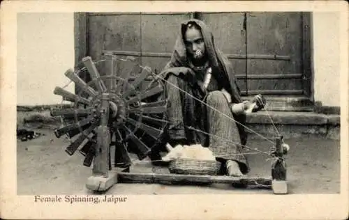 Ak Jeypore Jaipur Indien, Frau am Spinnrad