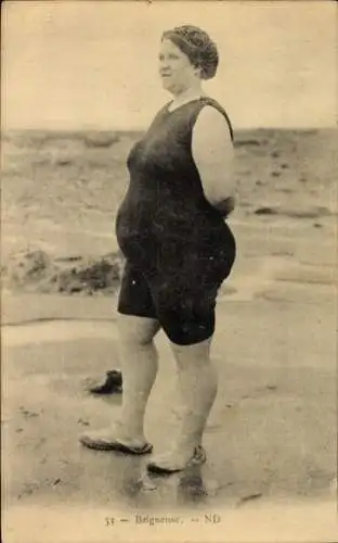 Ak Dicke Frau im Badeanzug am Strand