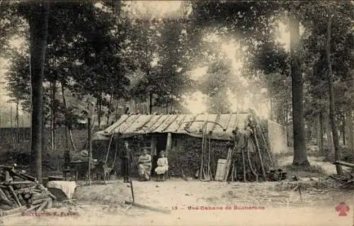 Ak Eine Hütte von Holzfällern im Wald