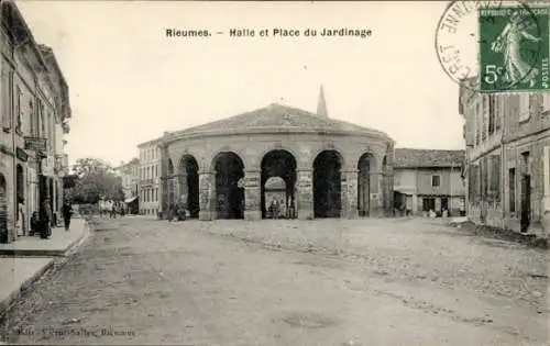 Ak Rieumes Haute Garonne, Halle, Place du Jardinage