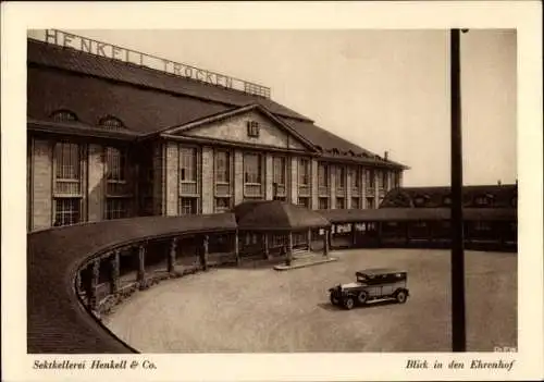 Ak Biebrich Wiesbaden in Hessen, Sektkellerei Henkell und Co., Blick in den Ehrenhof