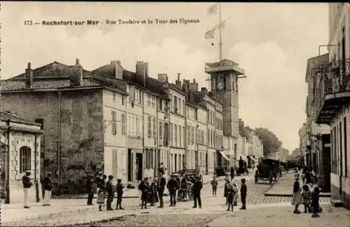 Ak Rochefort sur Mer Charente Maritime, Rue Toufaire und der Signalturm