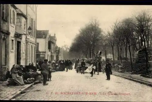 Ak Rochefort sur Mer Charente Maritime, Rue du Rempart