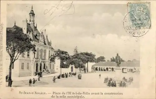 Ak Saint Jean du Angély Yonne, Place de la Hôtel de Ville