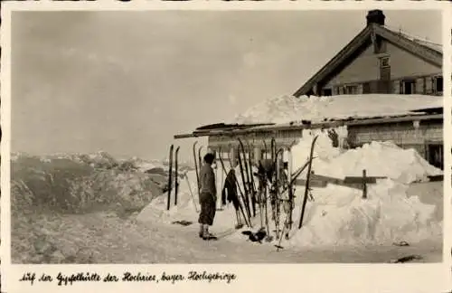 Ak Samerberg im Kreis Rosenheim Oberbayern, Gipfelhütte des Hochries, Ski