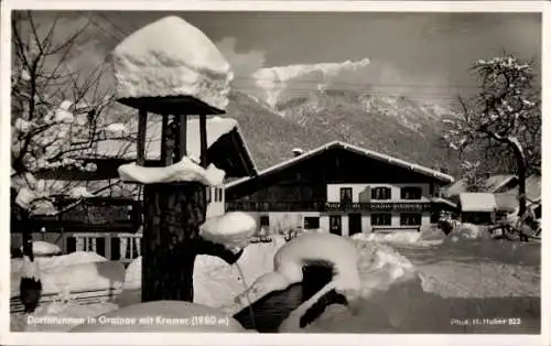 Ak Grainau in Oberbayern, Dorfbrunnen, Kramer, Winteransicht