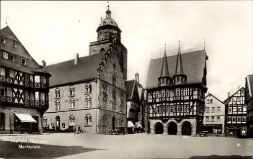 Ak Alsfeld in Hessen,  Marktplatz, Kirchturm, Fachwerkhäuser