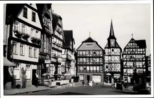 Foto Ak Fritzlar in Hessen, Marktplatz, Fachwerkhäuser